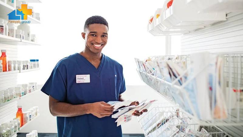 ساعت کاری پرسنل داروخانه چگونه است؟